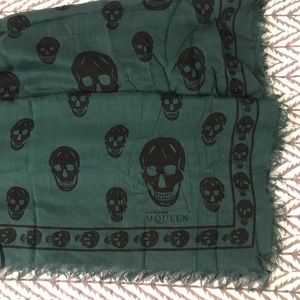 Alexander McQueen skull scarf (new)